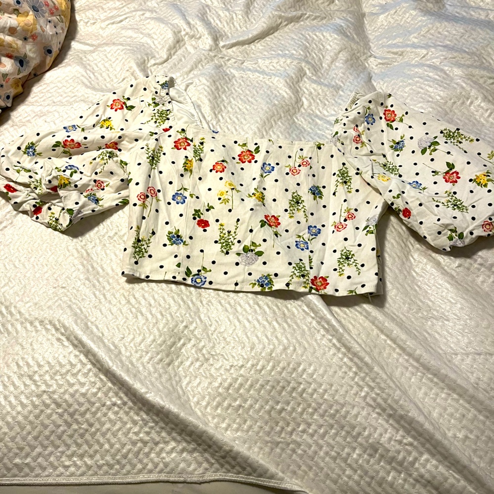Mi Ami XL, puff sleeved, crop top